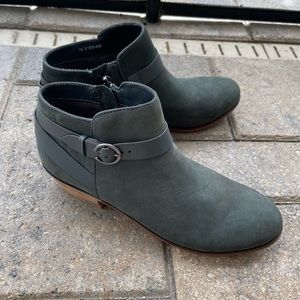 Suede softwalk ankle booties
